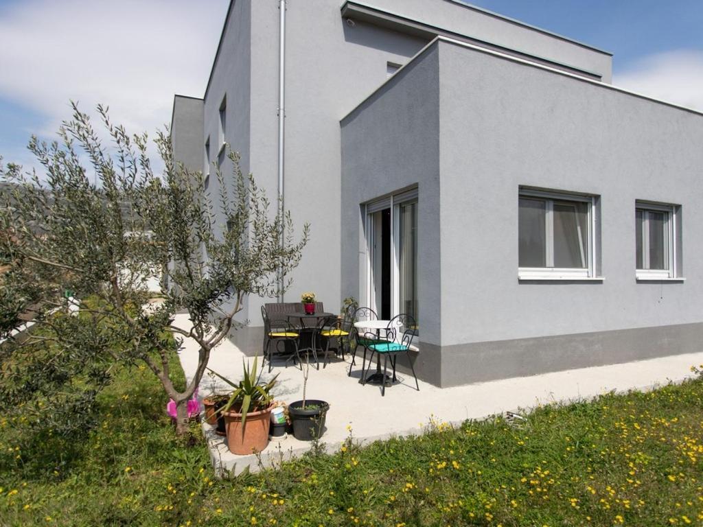 Appartamento With A Parking Space Kastel Stari, - 22590